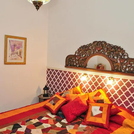 Alushbuna And Hotel 2*